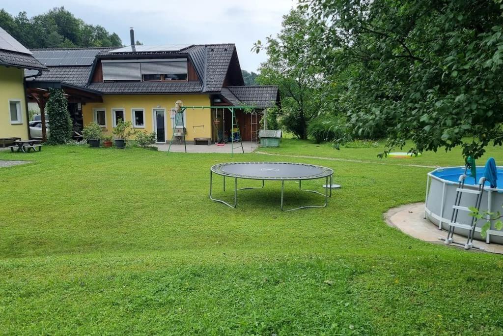 Country Retreat, Near Ljubljana City, Apartma Na Vasi, Blizu Mesta Ljubljana Lägenhet Medvode Exteriör bild
