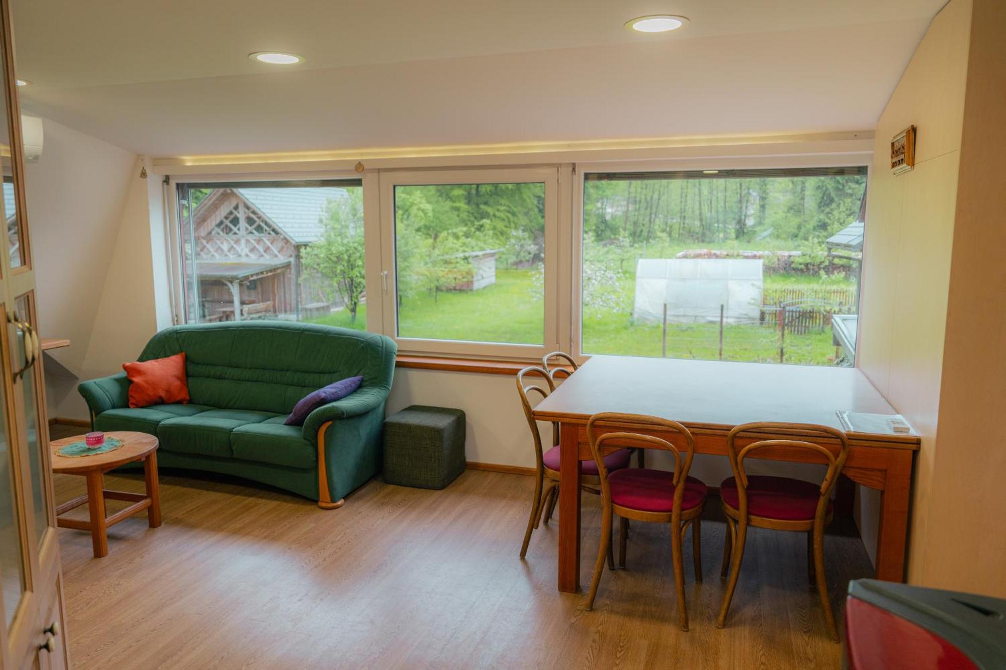 Country Retreat, Near Ljubljana City, Apartma Na Vasi, Blizu Mesta Ljubljana Lägenhet Medvode Exteriör bild