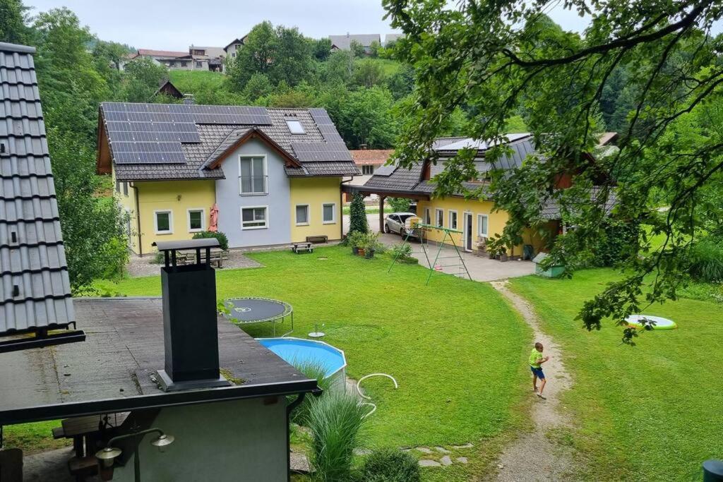 Country Retreat, Near Ljubljana City, Apartma Na Vasi, Blizu Mesta Ljubljana Lägenhet Medvode Exteriör bild